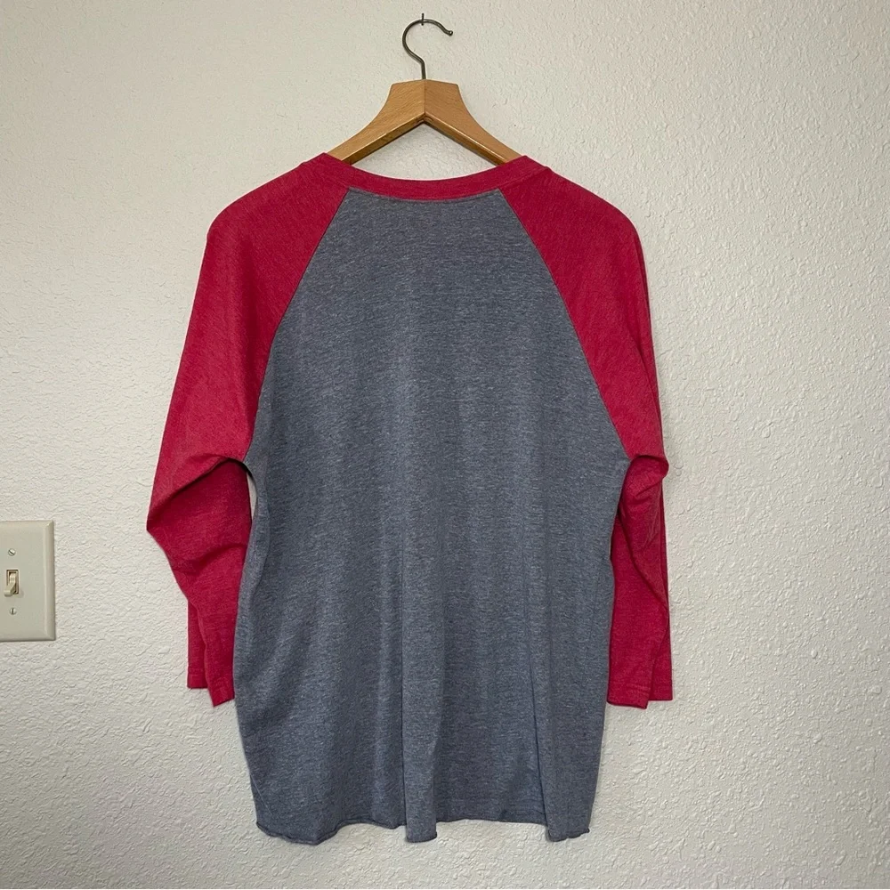 Stranger Things raglan baseball tee, Abbey Road themed graphic. Men’s large - Picture 5 of 5